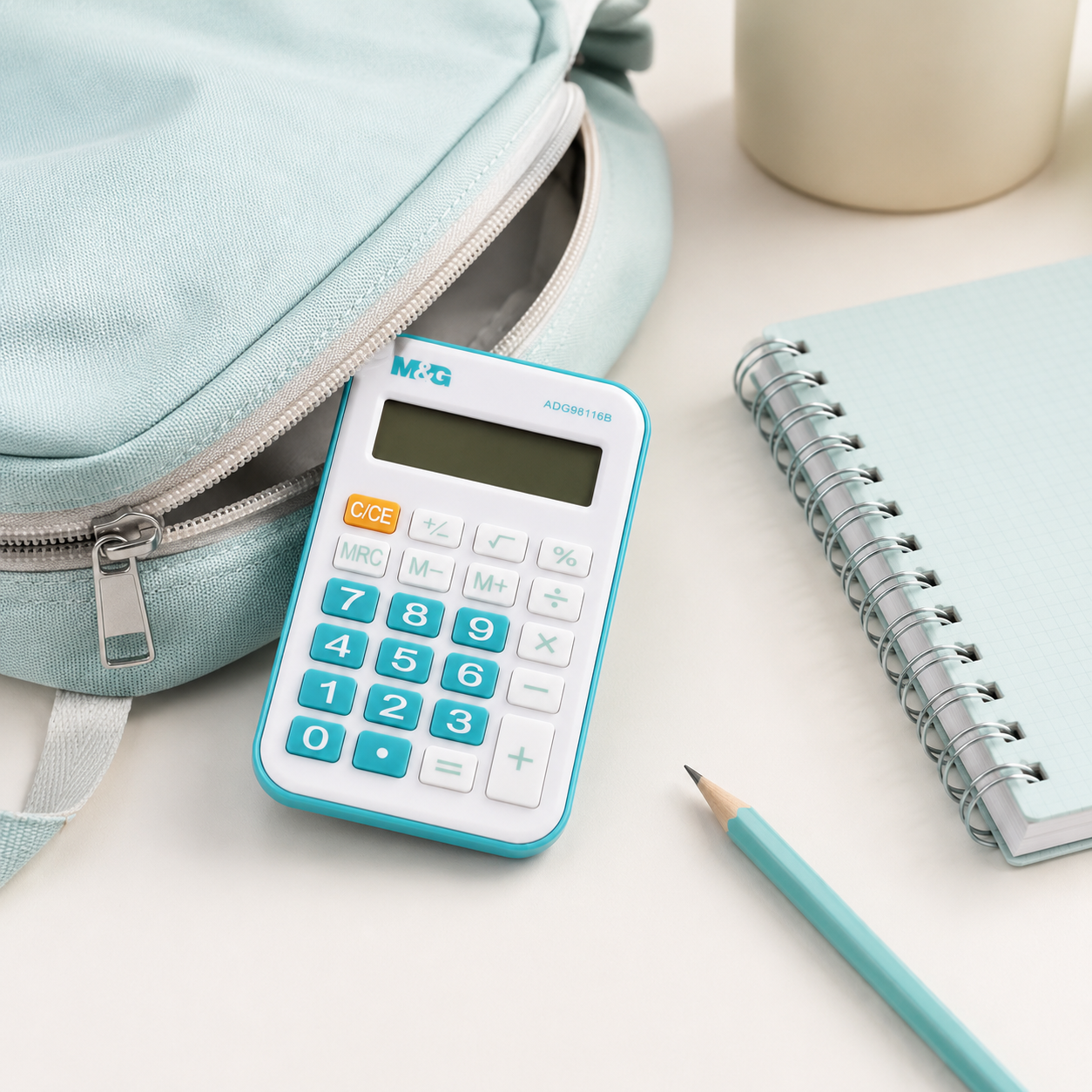 M&G Calculatrice de poche Blanche et Turquoise – Écran LCD et Touches Souples