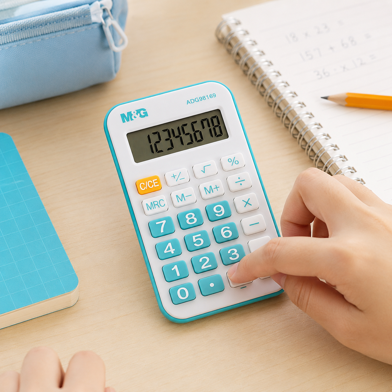 M&G Calculatrice de poche Blanche et Turquoise – Écran LCD et Touches Souples